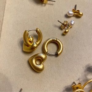 Madewell Chunky Heart Charm Huggie Earrings